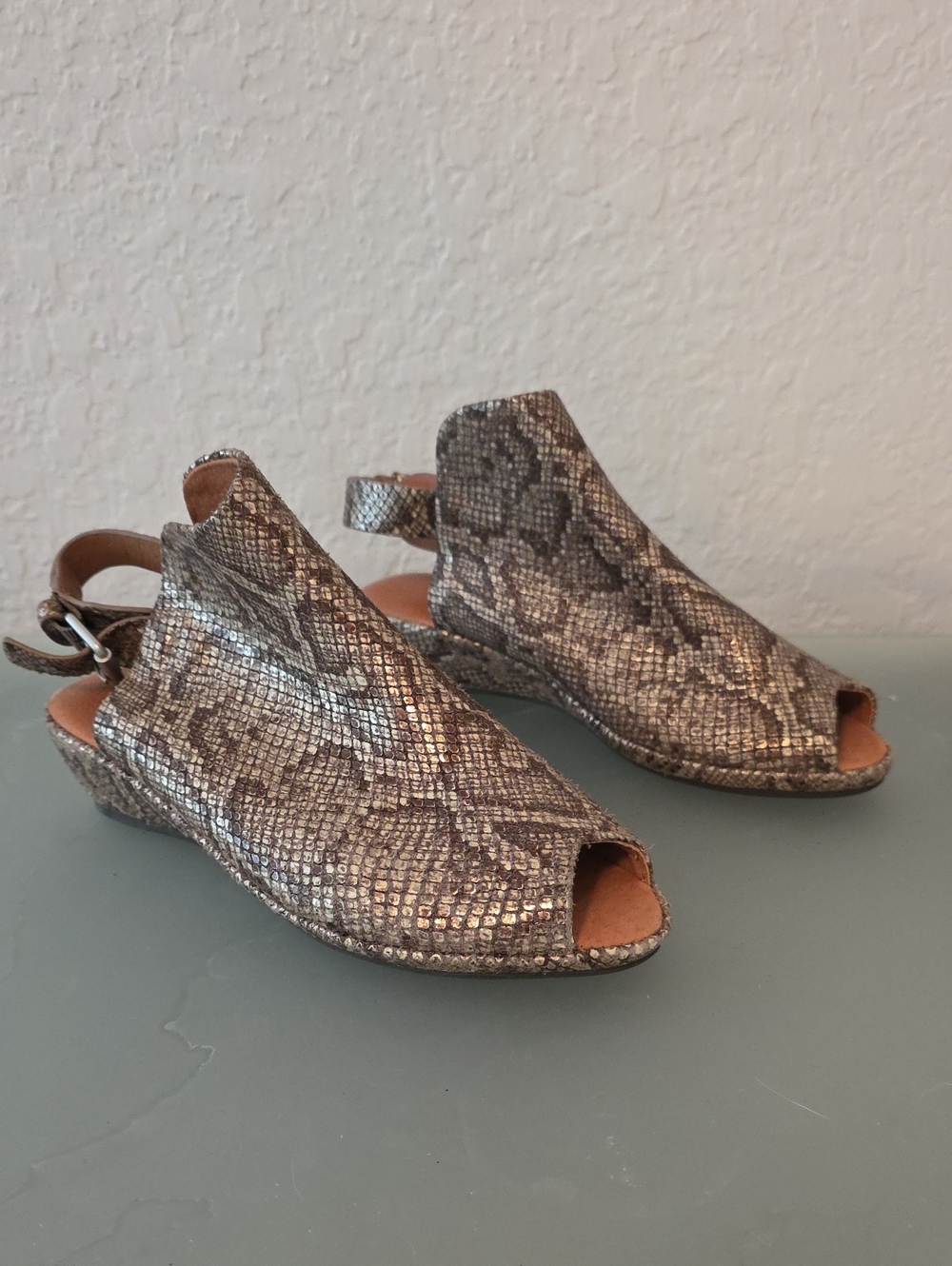 gentle souls Metallic Snakeskin Peep-Toe Slingback Mules Size 7